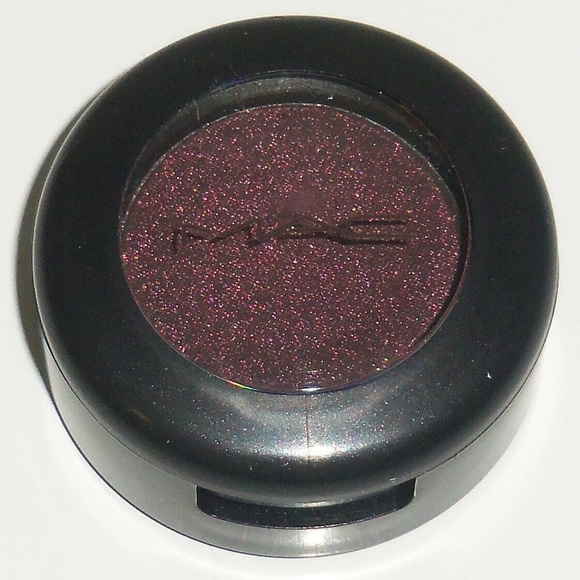 Last one! MAC BEAUTY MARKED eyeshadow Velvet NWOB Ultra Rare - Picture 1 of 6